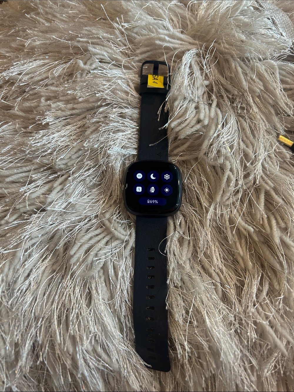 Fitbit versa 4, pre-loved in good condition